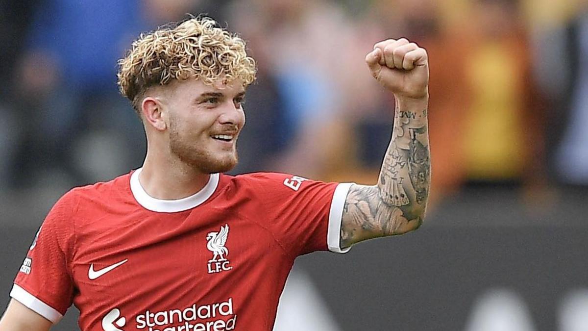 إليوت، لاعب ليفربول، يسجل هدف الفوز في اللحظات الأخيرة أمام باريس سان جيرمان المسيطر